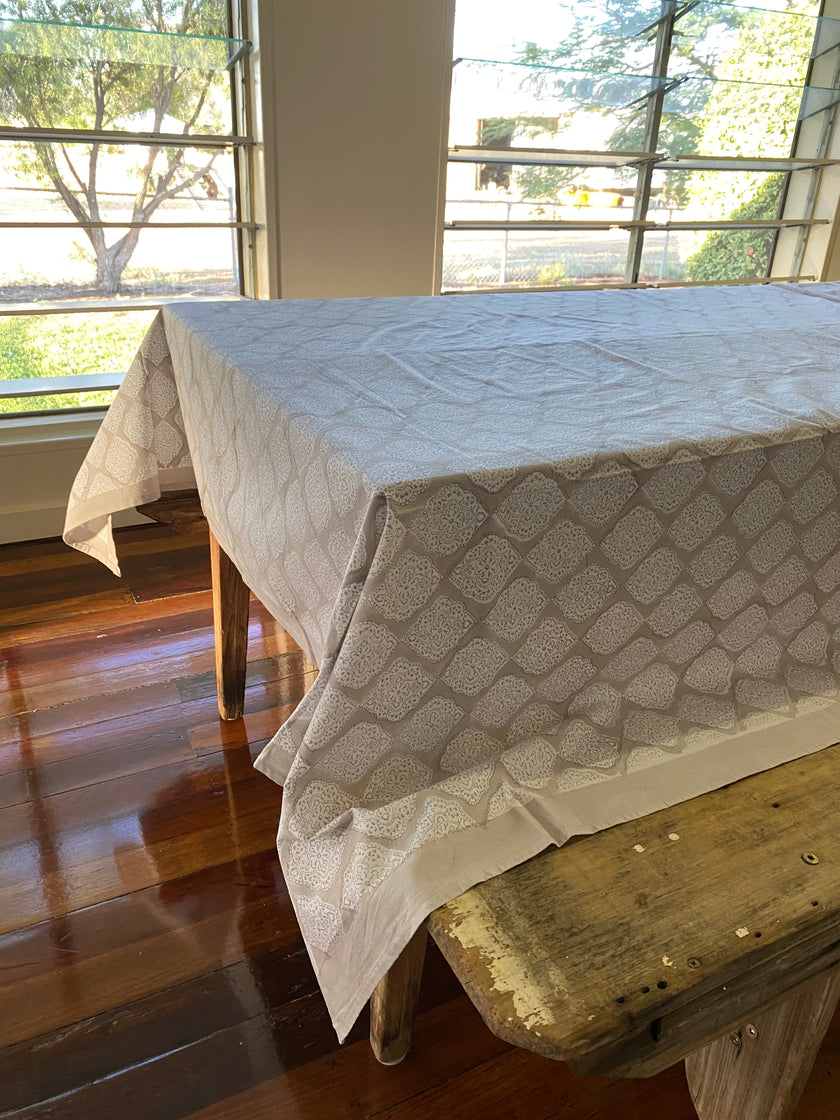 Lucerne Tablecloth Large